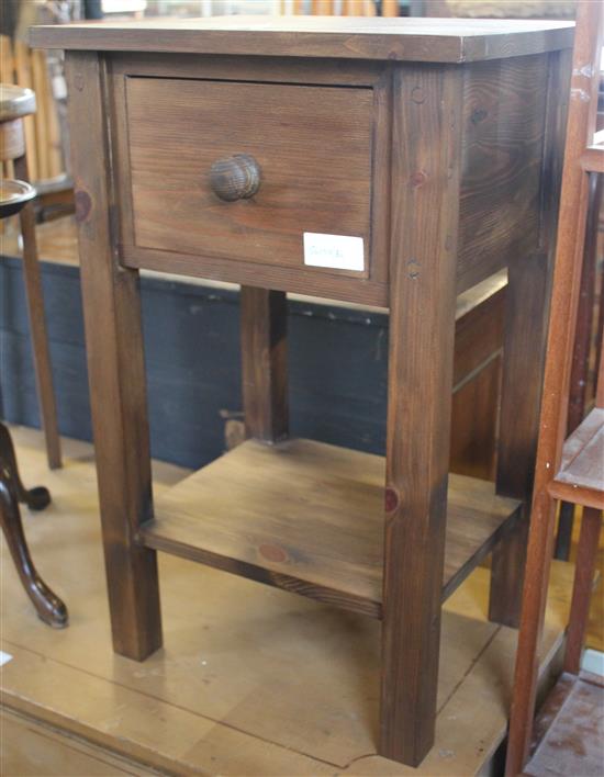 Pine side table(-)